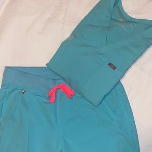 Figs Scrub Set - Catarina One-Pocket Scrub Top + Zamora Jogger Scrub Pants
